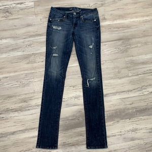 American Eagle Skinny Stretch Distressed Denim with‎ Rhinestone details size 6